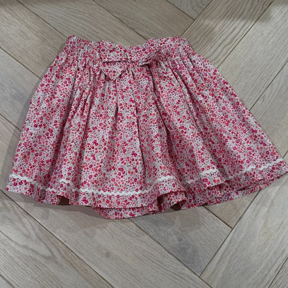 Bran New Bow Skirt in Brand New Condition - 6-7 Yr